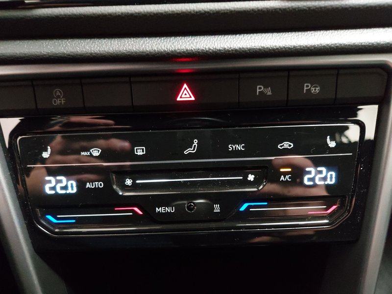 Volkswagen T-Roc 1.0 TSI Life • ACC • Full LED, fotografija 17
