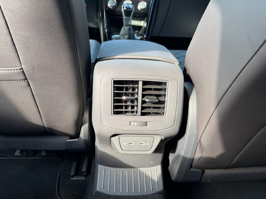 VOLKSWAGEN T-ROC R-LINE 1,0 TSI *LEASING BEZ UČEŠĆA*, fotografija 19