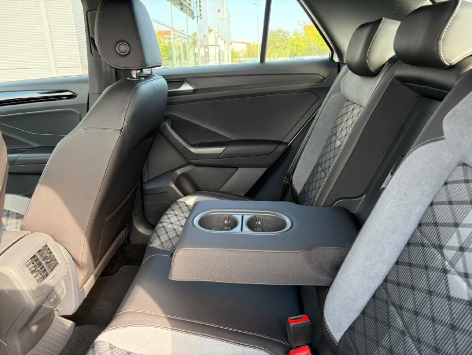 VOLKSWAGEN T-ROC R-LINE 1,0 TSI *LEASING BEZ UČEŠĆA*, fotografija 20