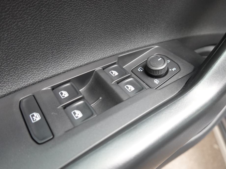 Volkswagen Taigo 1.0 TSI 4All DSG+LED+OGR.SEDEŽI+KAMERA+ACC+KEYLESS, fotografija 13