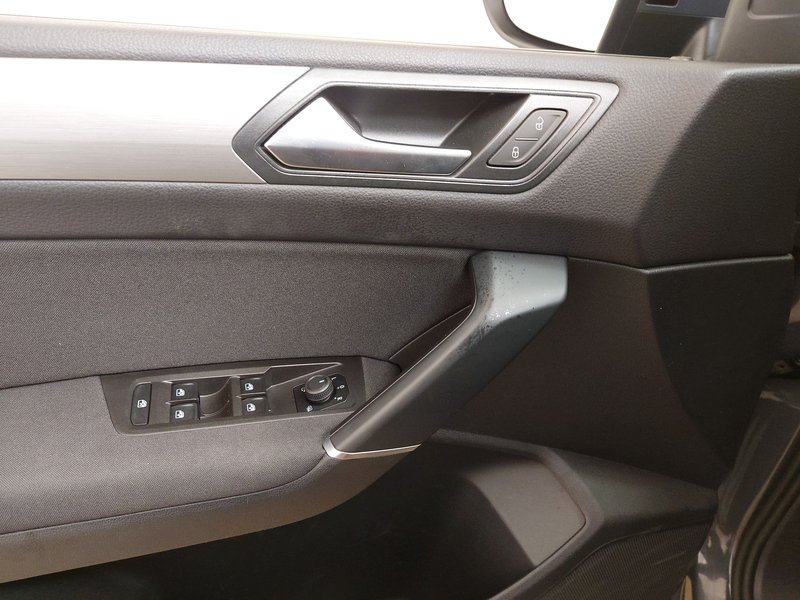 Volkswagen Touran 2.0 TDI Comfortline automatik • ACC • Full LED, fotografija 5