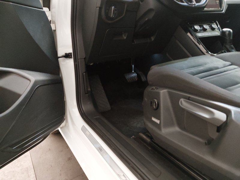 Volkswagen Touran 2.0 TDI Highline automatik • ACC • navigacija, fotografija 7