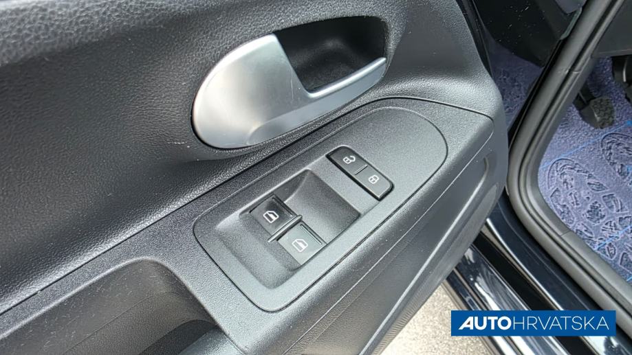 VOLKSWAGEN UP! 1.0 MOVEUP!, 10.490,00 €, fotografija 9