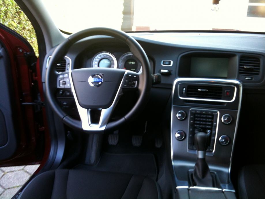Volvo S60 1.6 DRIVe, navi, City Safety, BLISS, tempomat, 2012 god.
