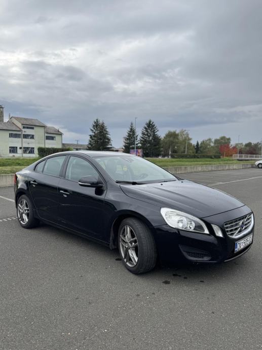 Volvo S60, 1.6 HDi, 2013g. +4kom. zimske gume sa crnim alu felgama 16”, fotografija 3