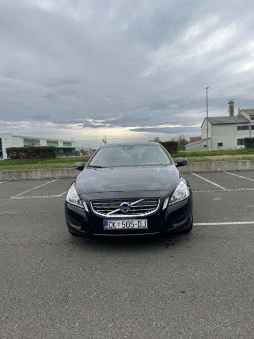 Volvo S60, 1.6 HDi, 2013g. +4kom. zimske gume sa crnim alu felgama 16”, fotografija 4