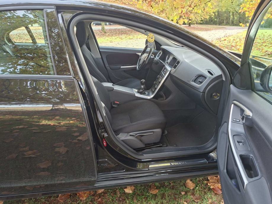 Volvo S60, 1.6 HDi, 2013g. +4kom. zimske gume sa crnim alu felgama 16”, fotografija 9