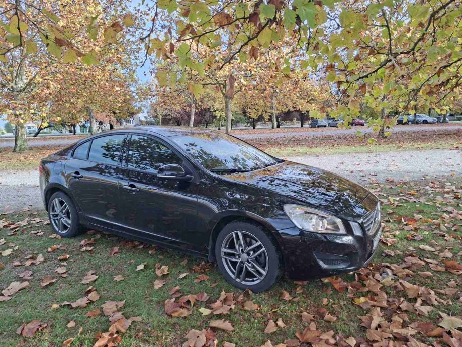 Volvo S60, 1.6 HDi, 2013g. +4kom. zimske gume sa crnim alu felgama 16”, fotografija 12