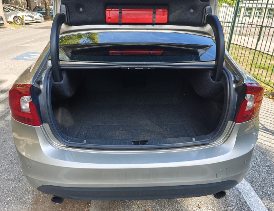 Volvo S60 2,0 T automatik, fotografija 9