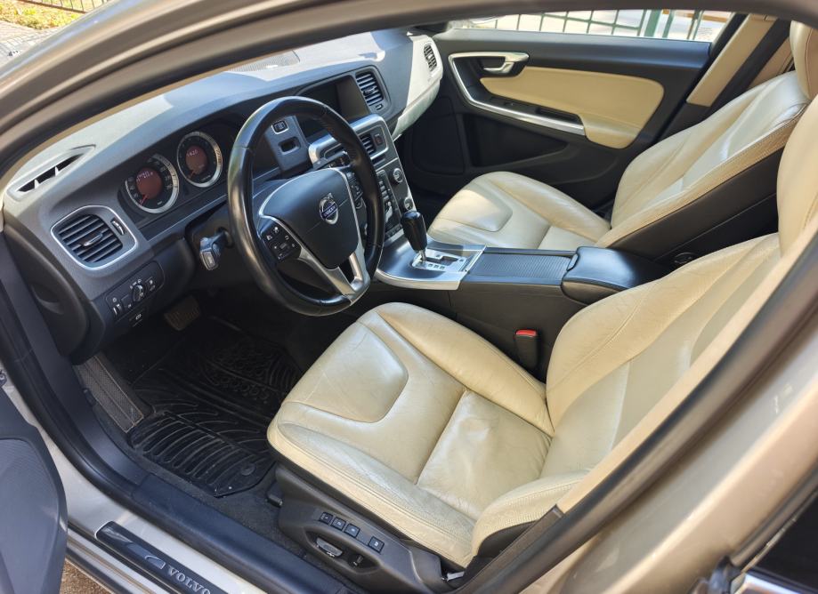 Volvo S60 2,0 T automatik, fotografija 5