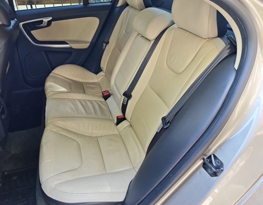 Volvo S60 2,0 T automatik, fotografija 8