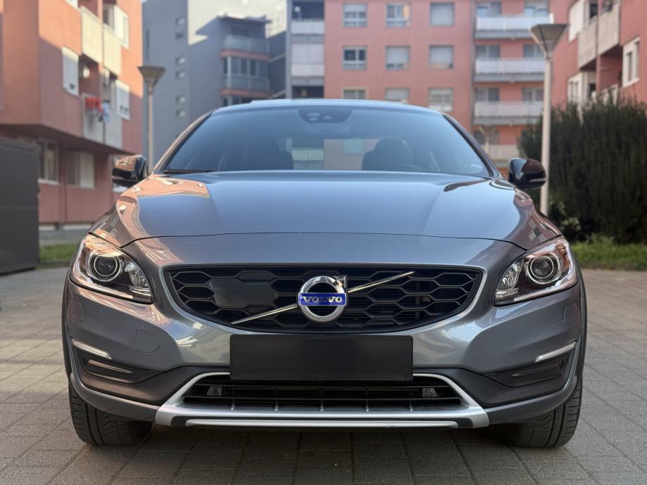 Volvo S60 Cross Country 2.4 / 4x4 AWD / NAVI / FULL OPREMA / D4 /, fotografija 3