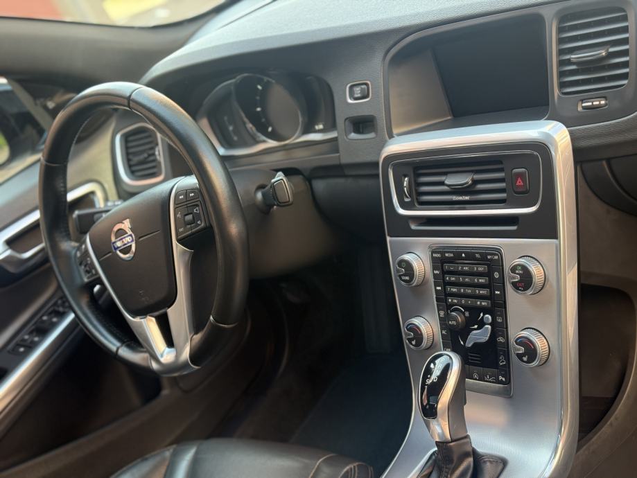 Volvo S60 Cross Country 2.4 / 4x4 AWD / NAVI / FULL OPREMA / D4 /, fotografija 19