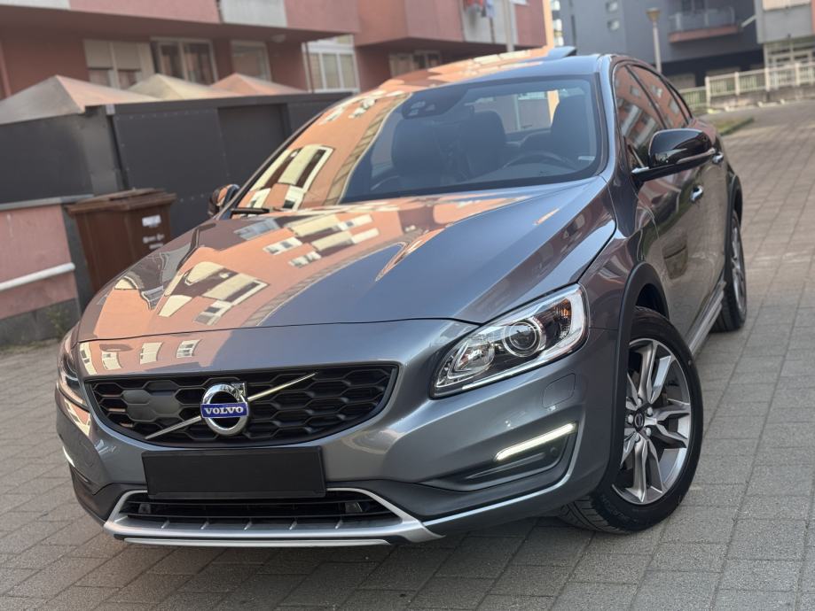 Volvo S60 Cross Country 2.4 / 4x4 AWD / NAVI / FULL OPREMA / D4 /, fotografija 2