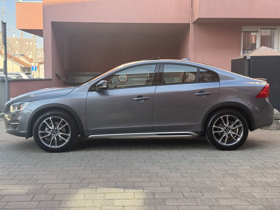 Volvo S60 Cross Country 2.4 / 4x4 AWD / NAVI / FULL OPREMA / D4 /, fotografija 7