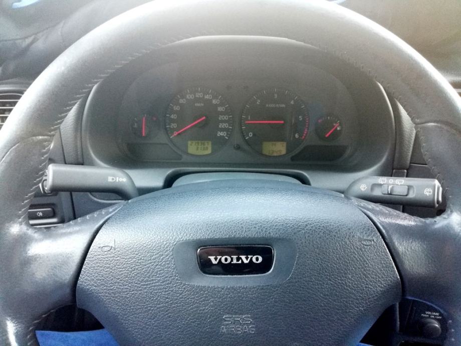 Volvo V40 1,9 TD, 2003 god.