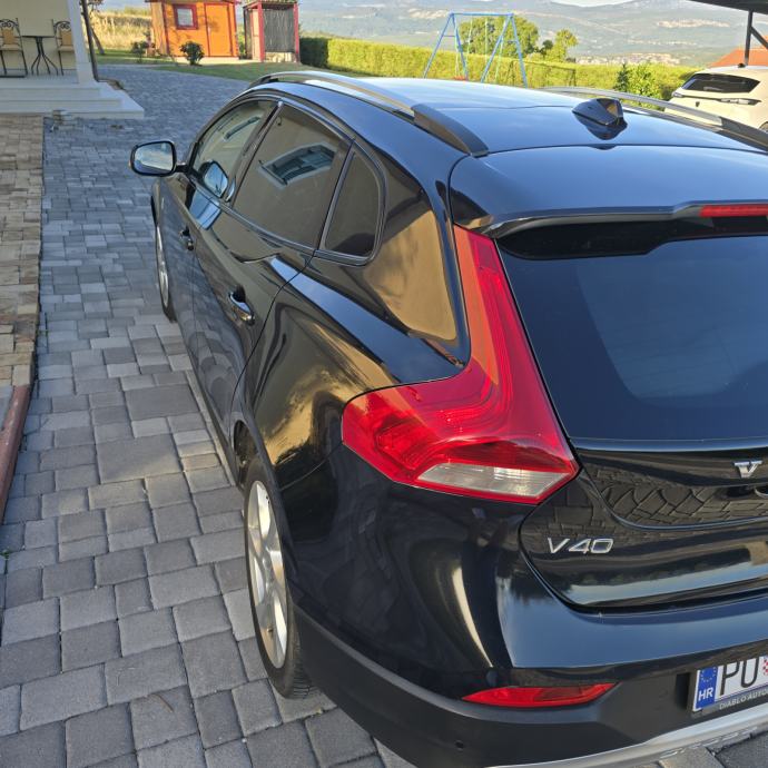 Volvo V40 Cross Country R-DESIGN automatik + originalni dodatni paketi, fotografija 9