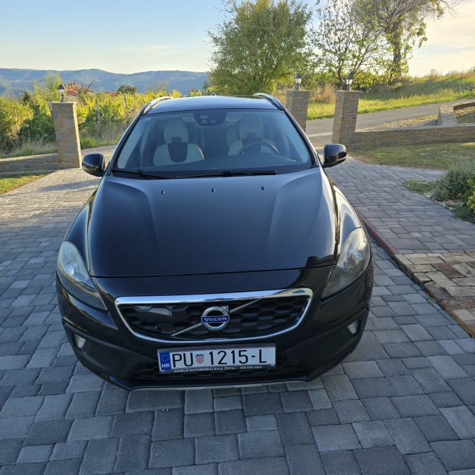 Volvo V40 Cross Country R-DESIGN automatik + originalni dodatni paketi, fotografija 6