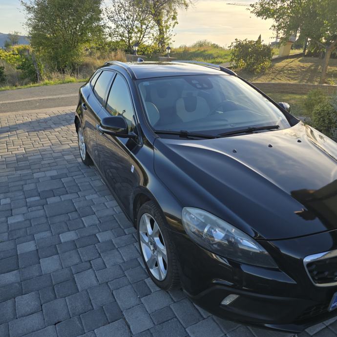 Volvo V40 Cross Country R-DESIGN automatik + originalni dodatni paketi, fotografija 7