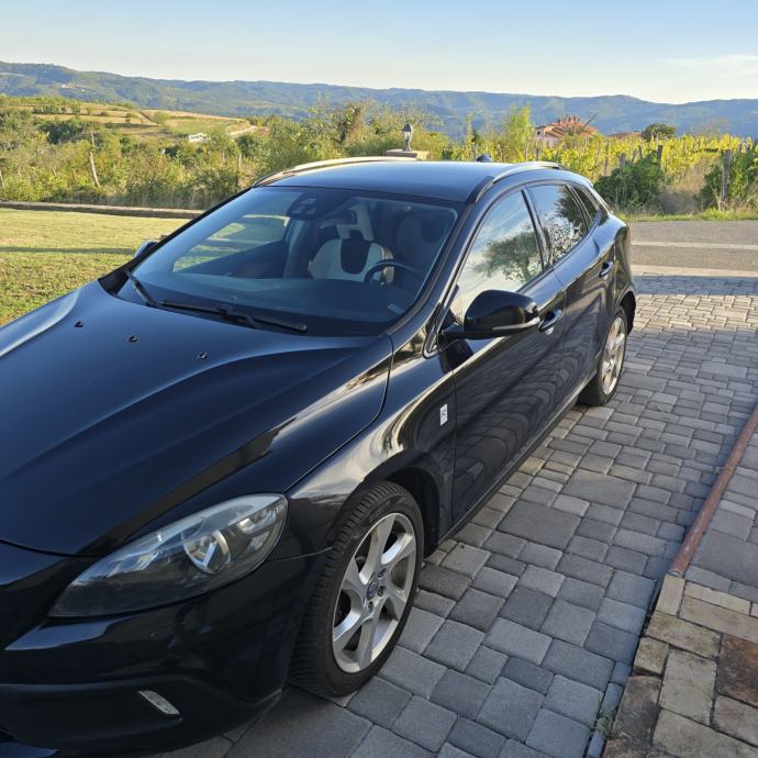 Volvo V40 Cross Country R-DESIGN automatik + originalni dodatni paketi, fotografija 8