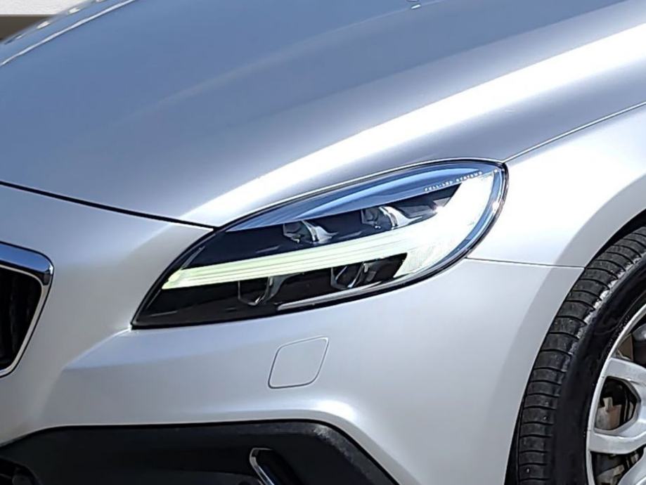 Volvo V40 Cross Country T3, fotografija 11