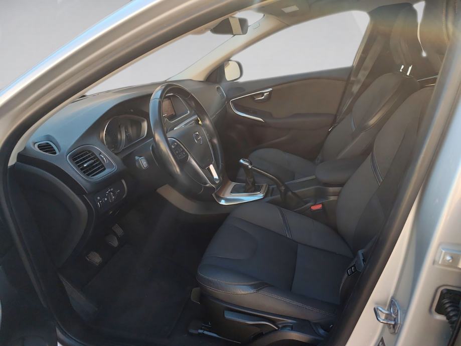 Volvo V40 Cross Country T3, fotografija 16