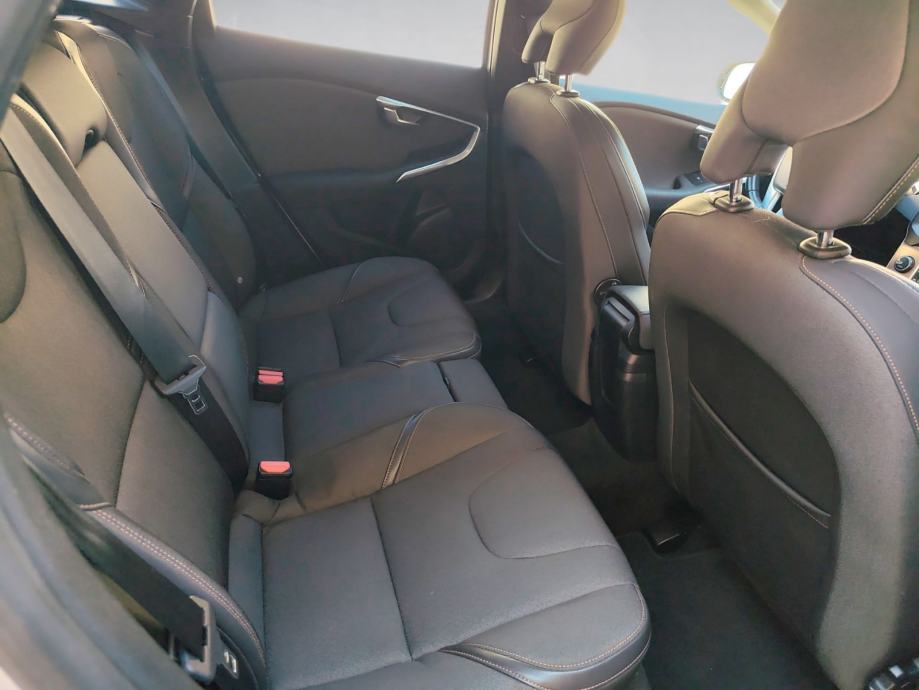 Volvo V40 Cross Country T3, fotografija 19