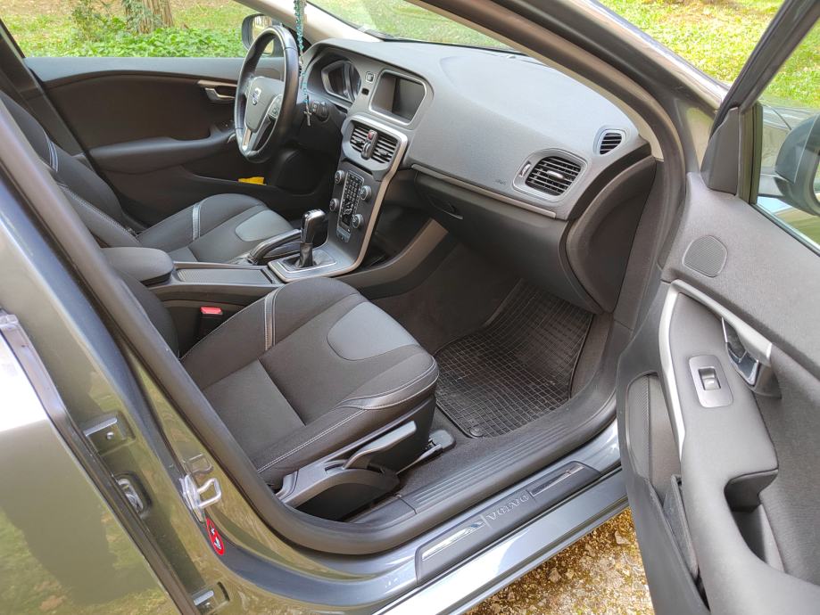 volvo-v40-d2-2016-2016-god