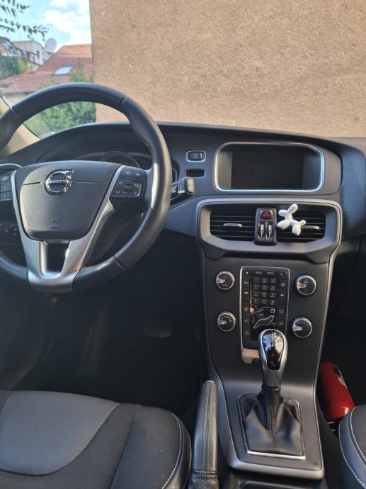 Volvo V40 D2 automatik REZERVIRANO, pogled izvana - slika 5
