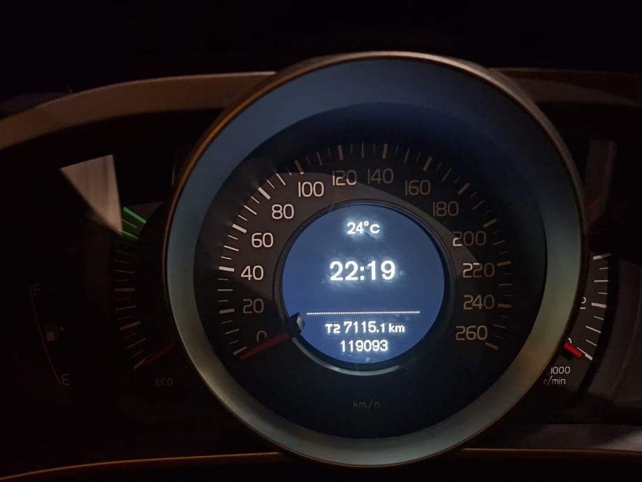 Volvo V40 D2 automatik REZERVIRANO, fotografija 7