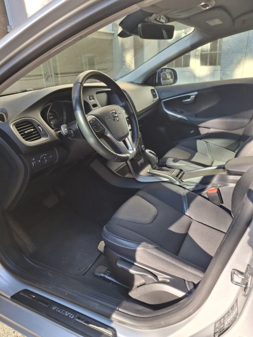 Volvo V40 D2 automatik REZERVIRANO, fotografija 8