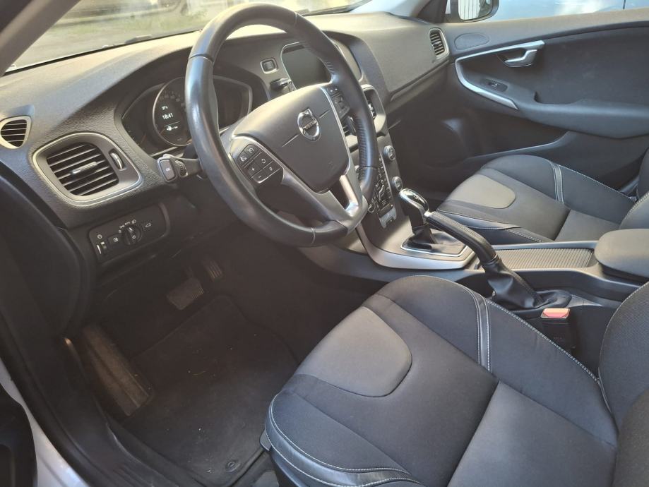 Volvo V40 D2 automatik REZERVIRANO, fotografija 6