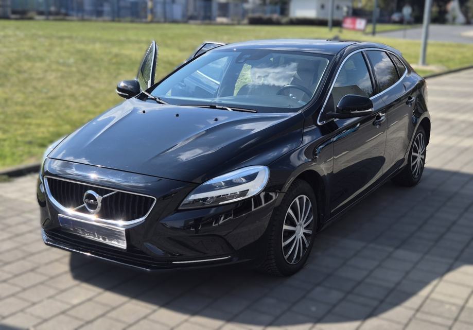 Volvo V40 D2 Inscription, bijela koža, 2 seta kotača, fotografija 2