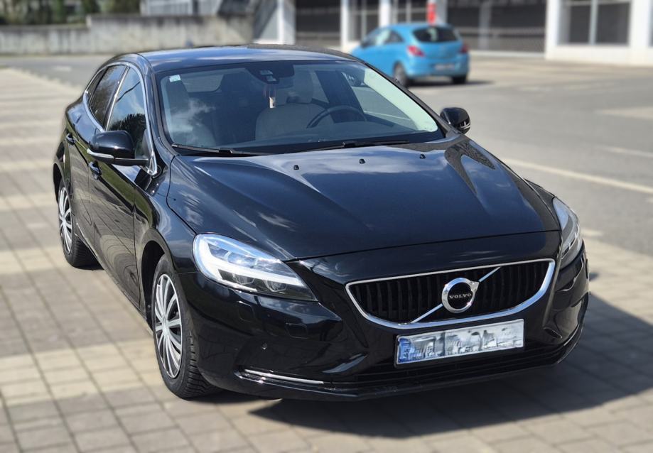 Volvo V40 D2 Inscription, bijela koža, 2 seta kotača, fotografija 3