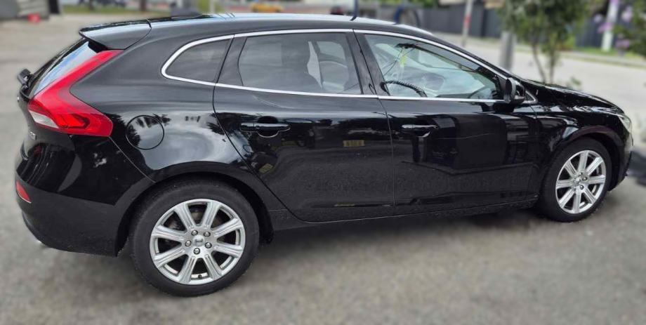 Volvo V40 D2 Inscription, bijela koža, 2 seta kotača, fotografija 5