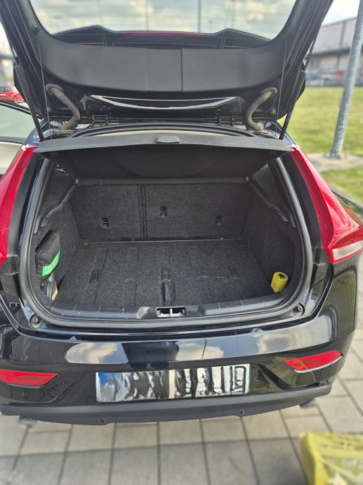 Volvo V40 D2 Inscription, bijela koža, 2 seta kotača, fotografija 16