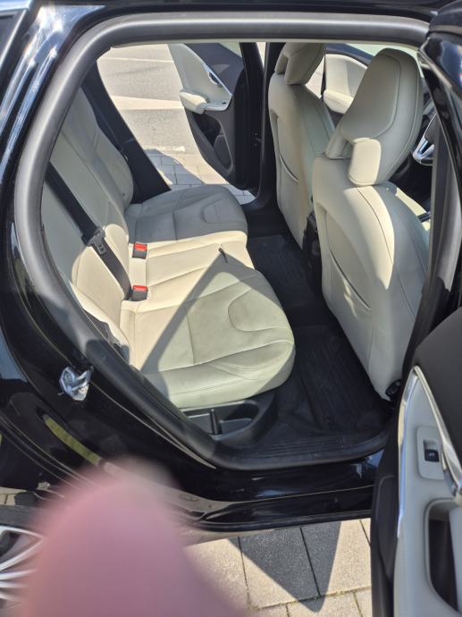 Volvo V40 D2 Inscription, bijela koža, 2 seta kotača, fotografija 14