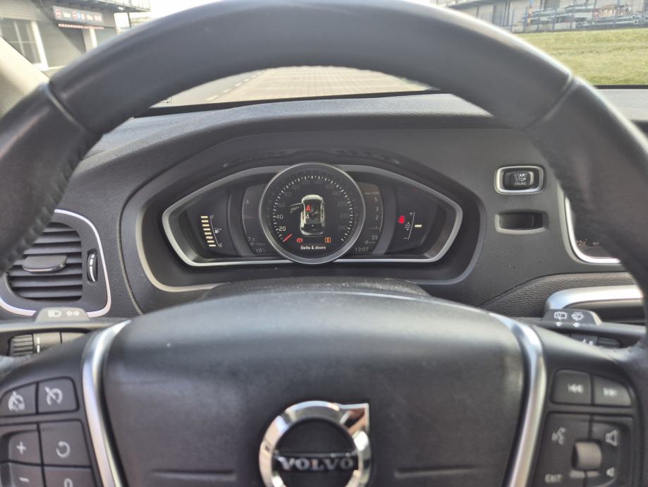 Volvo V40 D2 Inscription, bijela koža, 2 seta kotača, fotografija 12