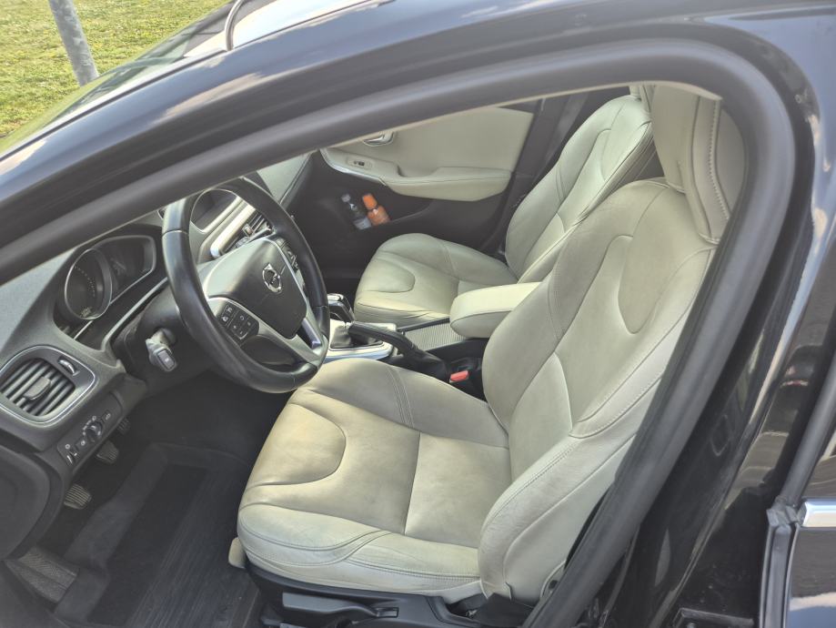 Volvo V40 D2 Inscription, bijela koža, 2 seta kotača, fotografija 9