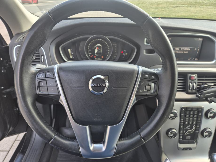 Volvo V40 D2 Inscription, bijela koža, 2 seta kotača, fotografija 13