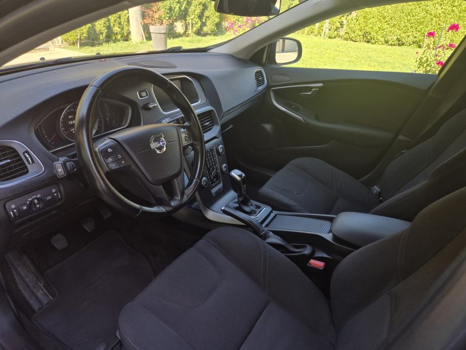 Volvo V40 D2 registriran do 8/2027, fotografija 8