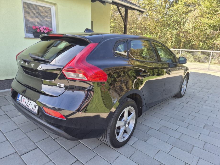 Volvo V40 D2 registriran do 8/2027, fotografija 6