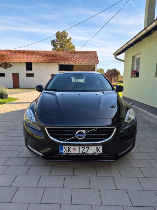 Volvo V40 D2 registriran do 8/2027, fotografija 2