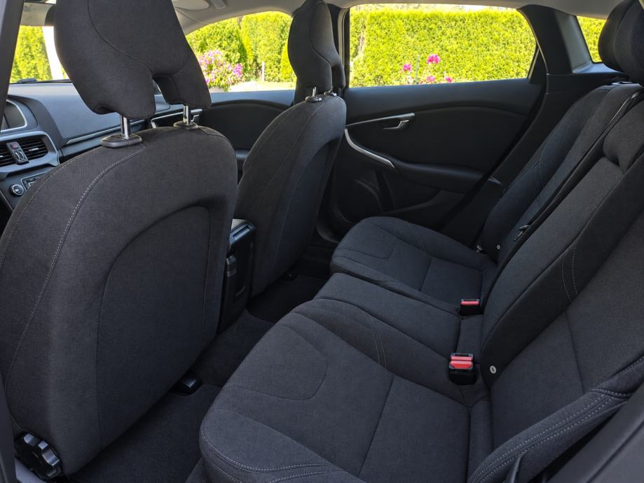 Volvo V40 D2 registriran do 8/2027, fotografija 12