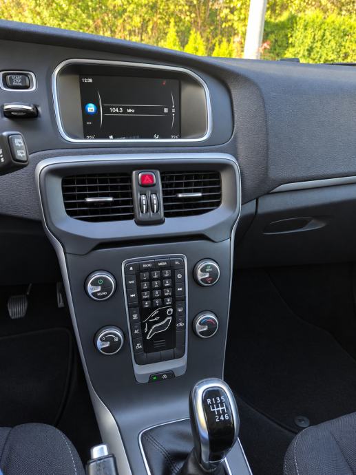 Volvo V40 D2 registriran do 8/2027, fotografija 10