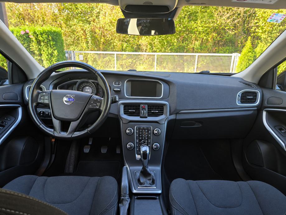 Volvo V40 D2 registriran do 8/2027, fotografija 9