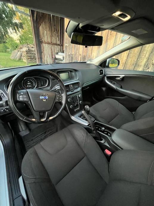Volvo V40 D2, fotografija 3