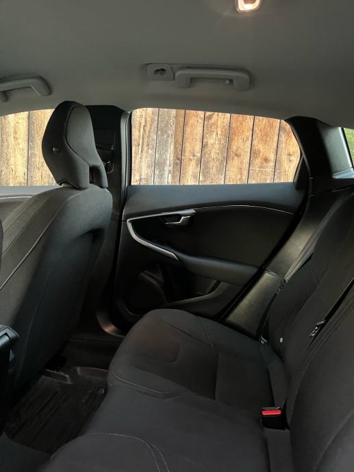 Volvo V40 D2, fotografija 4