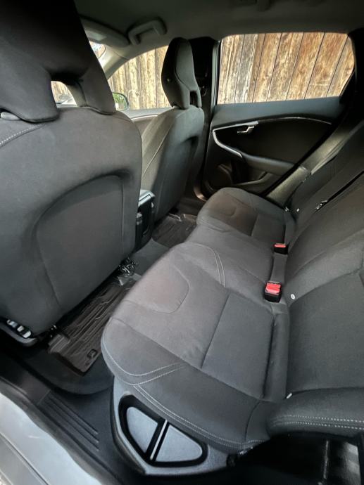 Volvo V40 D2, fotografija 5