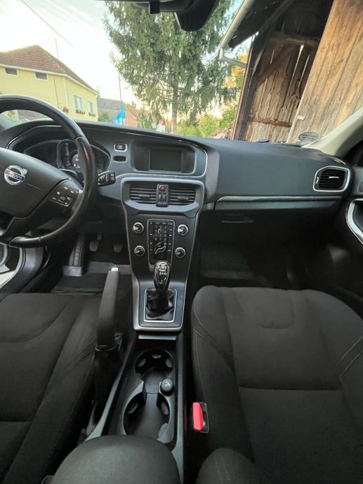 Volvo V40 D2, fotografija 6